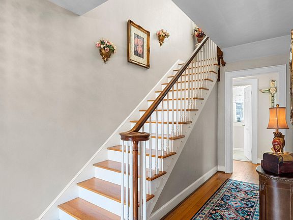 4th image of 1005 New Hampshire Ave