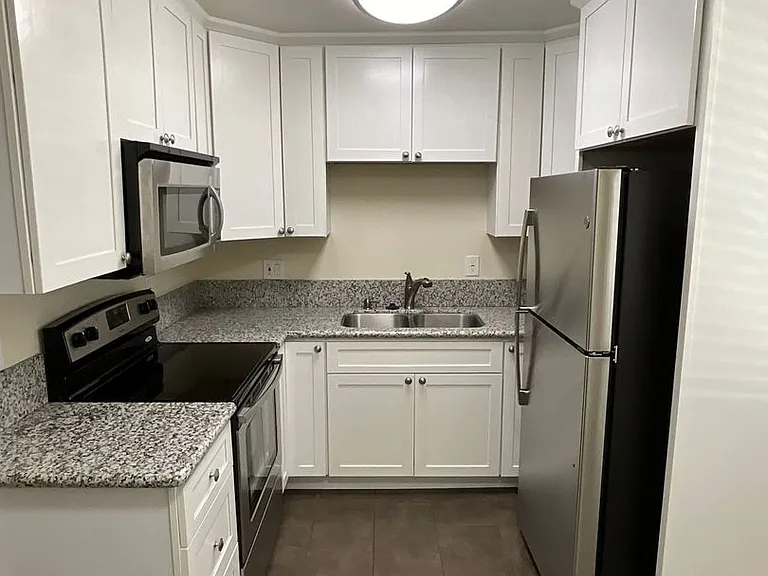 1819 G St — Photo 15