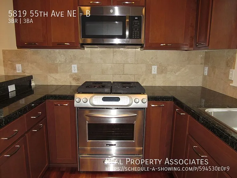5819 55th Ave NE #B — Photo 3