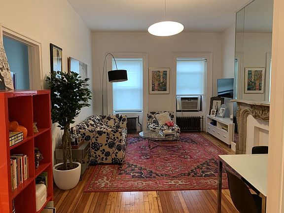 2nd image of 161 E 61st St Fl 3