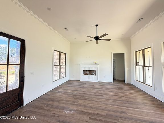 4th image of 313 Brookfield Cir