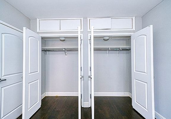 4th image of 2556 38th St APT 2R