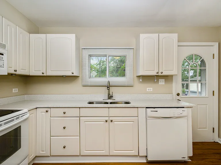 235 W Hickory Rd — Photo 7