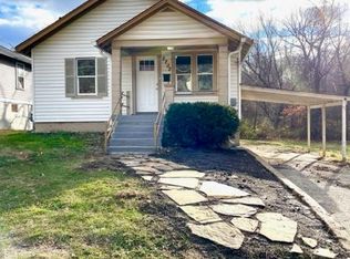 8702 Wales Rd, Saint Louis, MO 63121