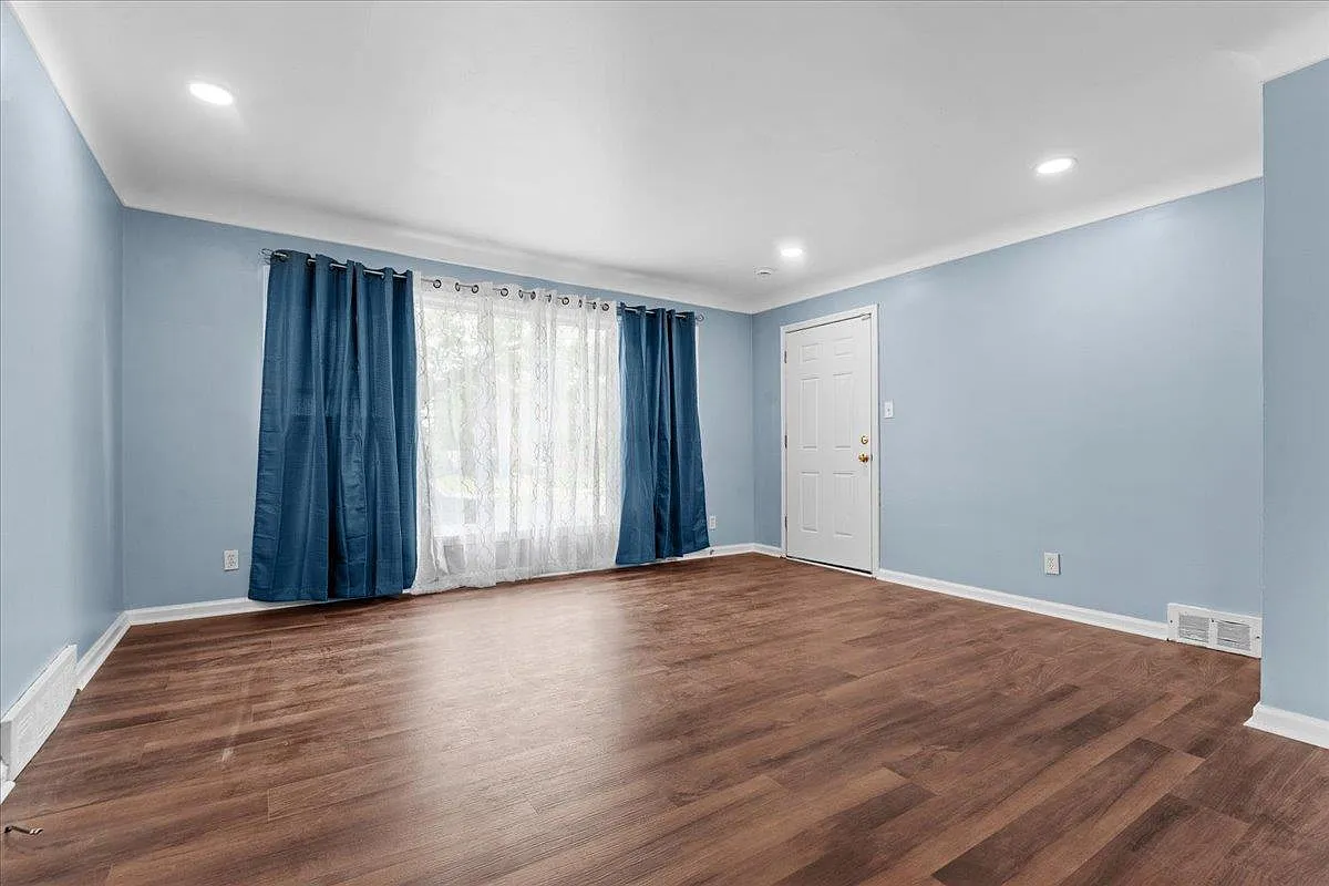 3 bed, 1.0 bath, 1000 sqft, $1,400 — Photo 3
