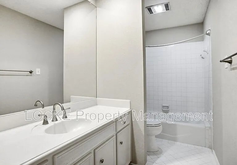 4917 Ledgestone Dr — Photo 16
