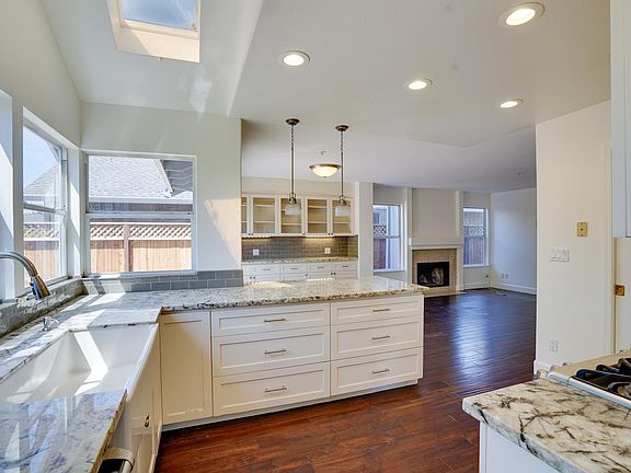 3rd image of 5 Ceriani Court