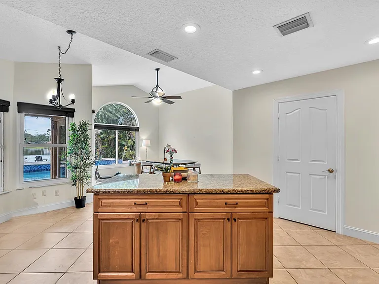 10310 Santiago St — Photo 31