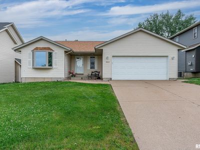 6939 Cresthill Dr, Davenport, IA, 52806