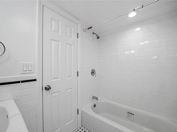 5th image of 1 Dutch St APT 3