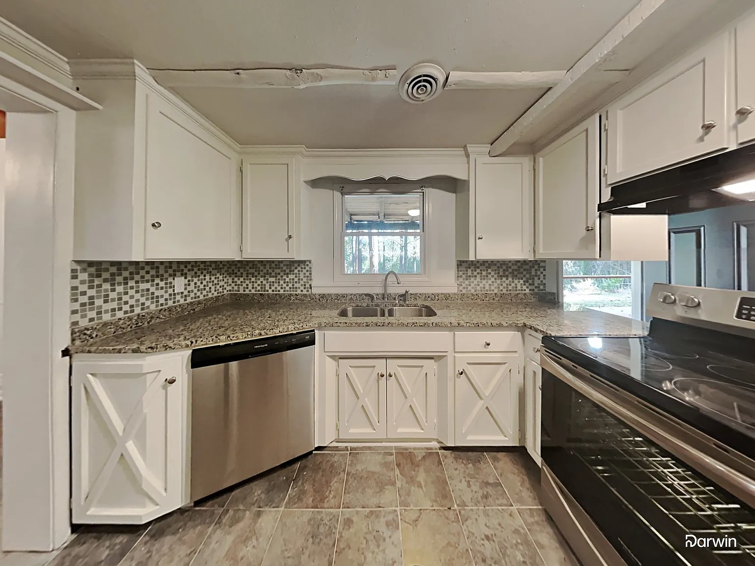 4 bed, 2.0 bath, 2600 sqft, $1,745 — Photo 4