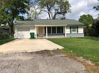 1113 E Miller St, Angleton, TX 77515
