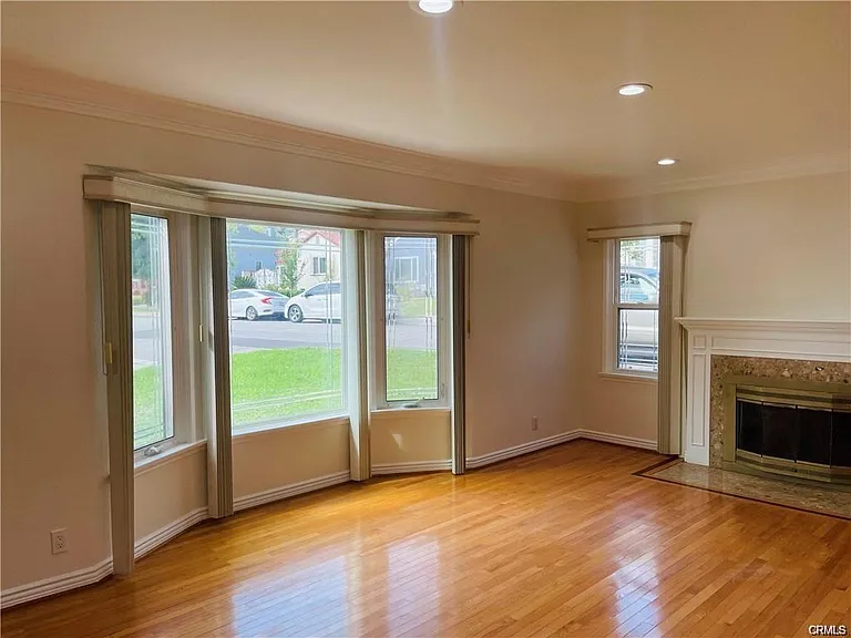 1422 Spazier Ave — Photo 3