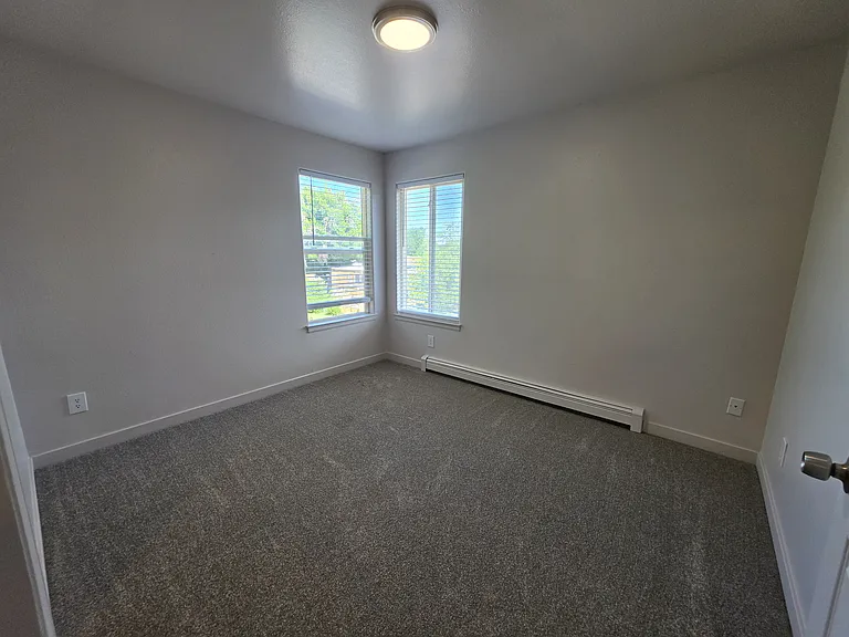 2984 Emerald Cir — Photo 6
