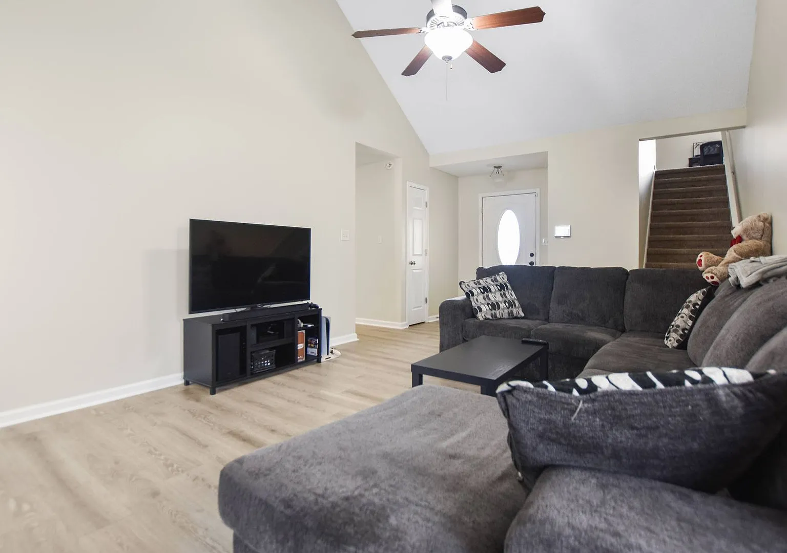 Pet Friendly Three Bedroom with Bonus! — Photo 3
