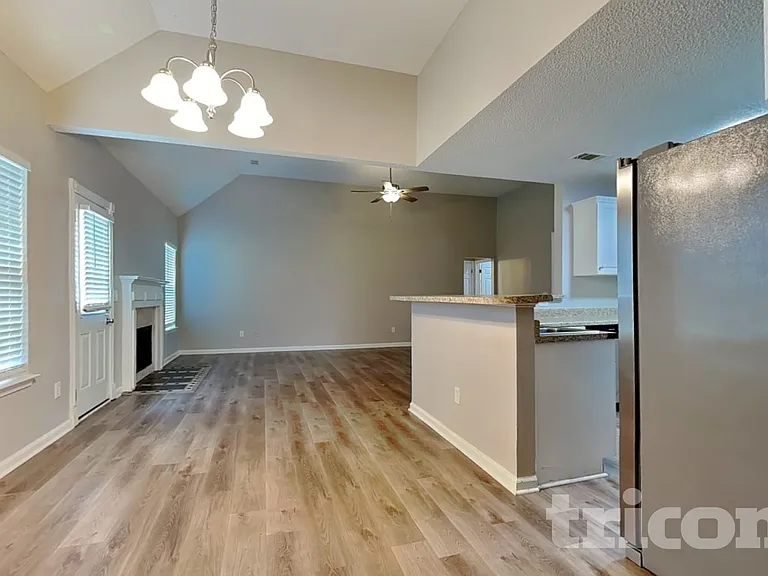 496 Birchwood Dr — Photo 3