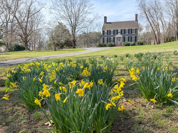 62 Cliffnell Ln, Lexington, VA 24450