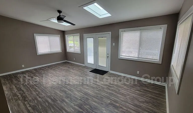 8720 Marcella Ave — Photo 5