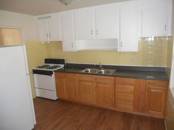 2nd image of 826 N Garfield St
