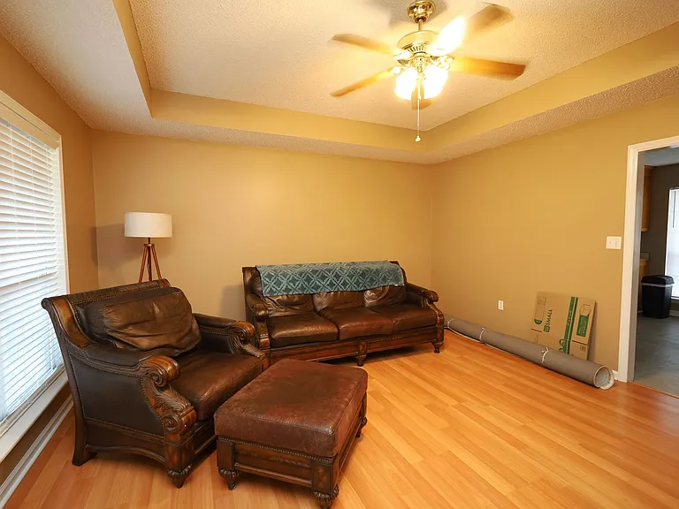 134 Pecan St — Photo 2