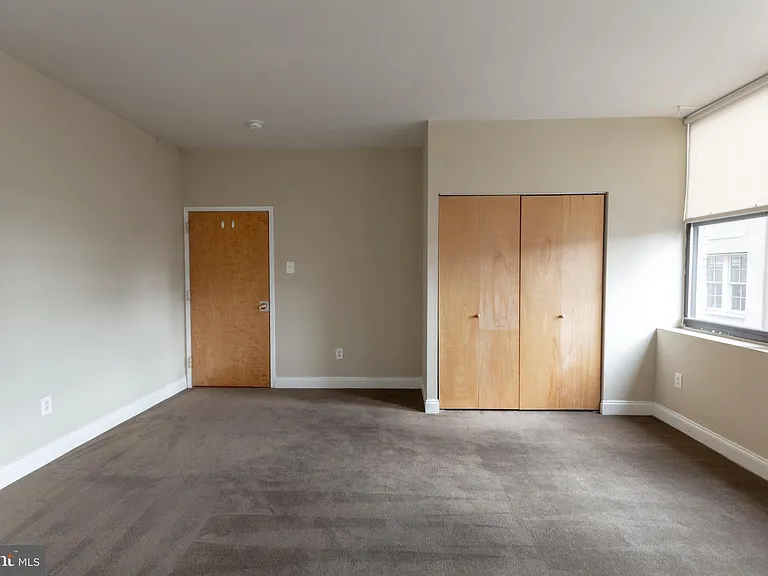 220-2 S 16th St #402 — Photo 38