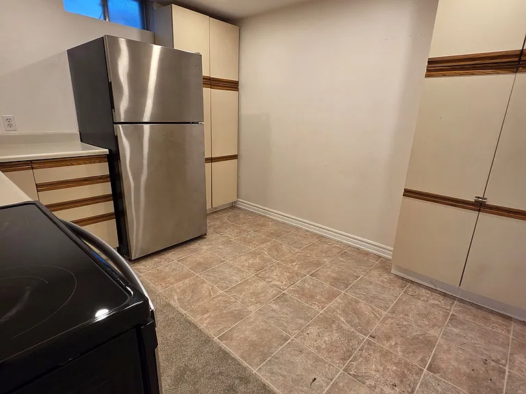 696 Penny Ln #LOWER — Photo 5