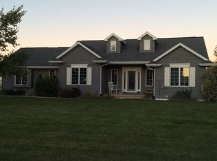 1795 Gateway Meadows Ln, Neenah, WI 54956