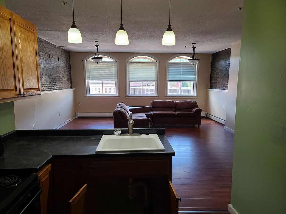 1st image of 14-18 Broad St #4