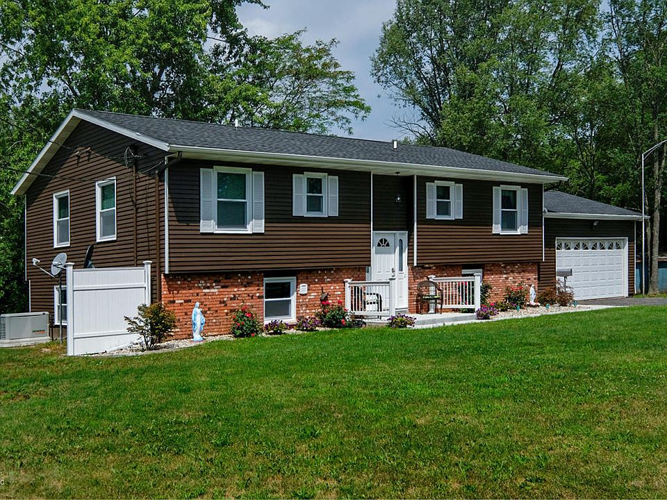 1st image of 5707 N 32nd St