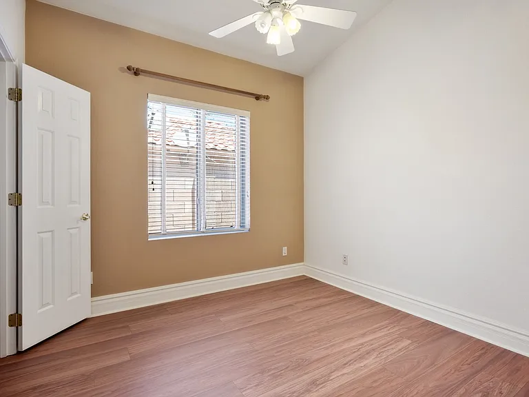 680 S Lucinda Dr — Photo 13