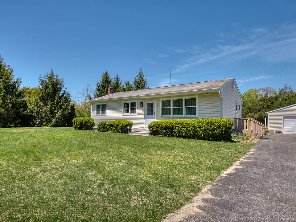 88 Old Country Rd