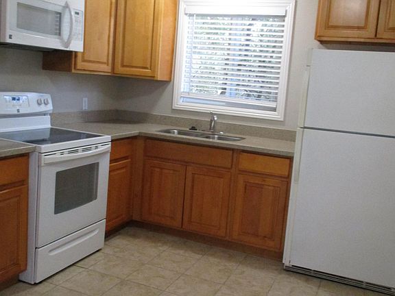 3rd image of 1120 W Hamilton Ave APT 3