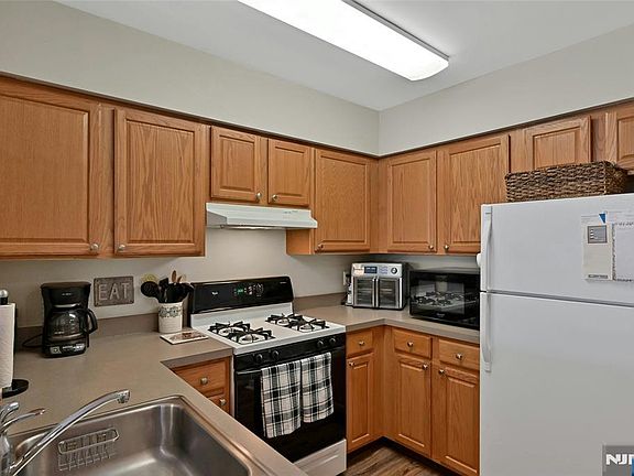 4th image of 189 Forest Ave #216
