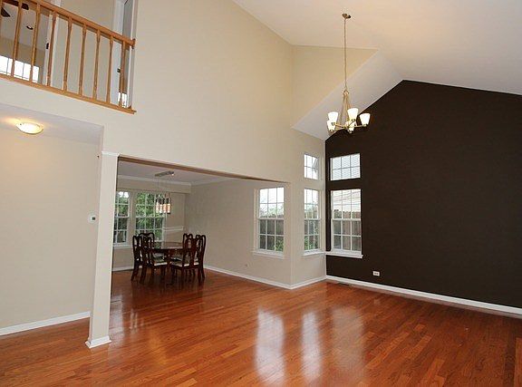 3rd image of 482 Cromwell Ct