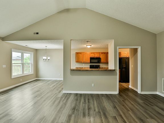 3rd image of 70 Northcountry Dr