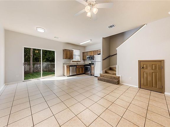 3rd image of 2903 Whisper Oaks Ln