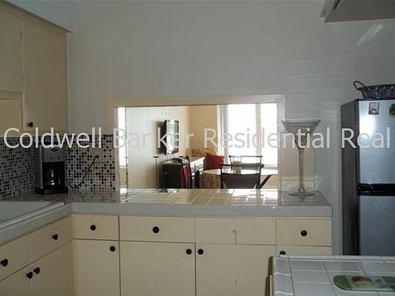 3rd image of 1000 NE 191st St #37