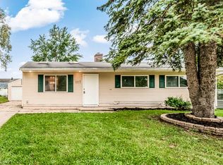 1517 Southlea Dr, South Bend, IN 46628