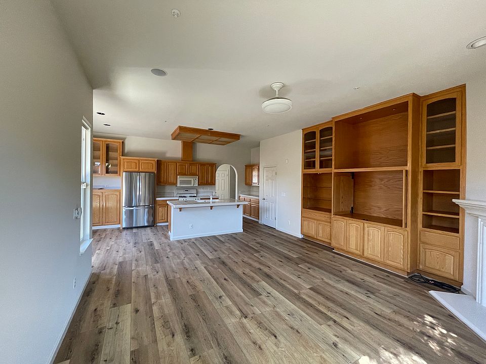 1st image of 11 Ravenwood Ct