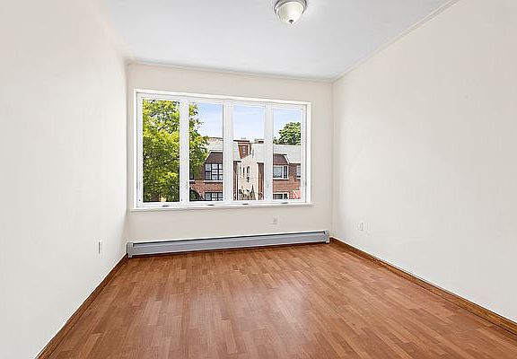 2nd image of 119 Bay 7 St #2