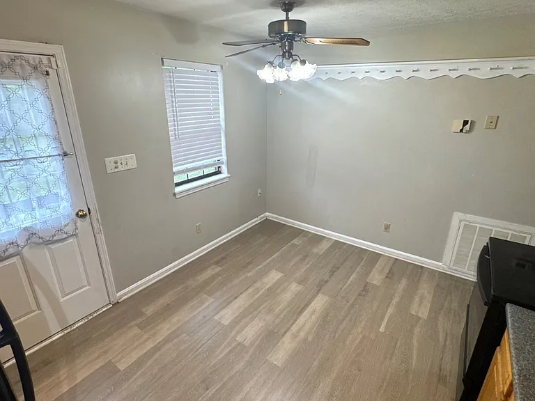 5807 Larkgrove Dr — Photo 14