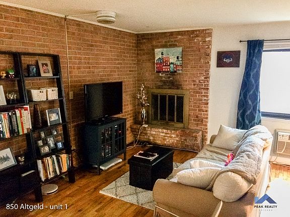 3rd image of 848 W Altgeld St APT 3