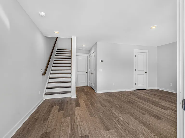 417 Talbot Dr — Photo 6