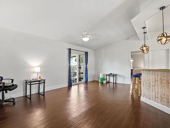 4th image of 2138 SW Janette Avenue