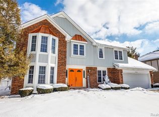 19226 Gary Ln, Livonia, MI 48152