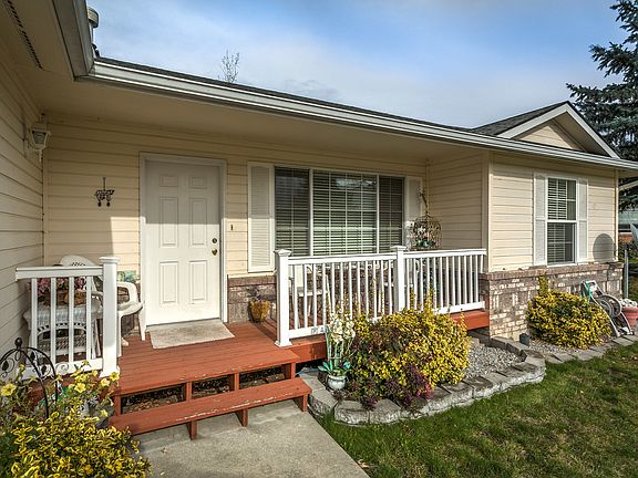 3rd image of 371 E Putter Ave