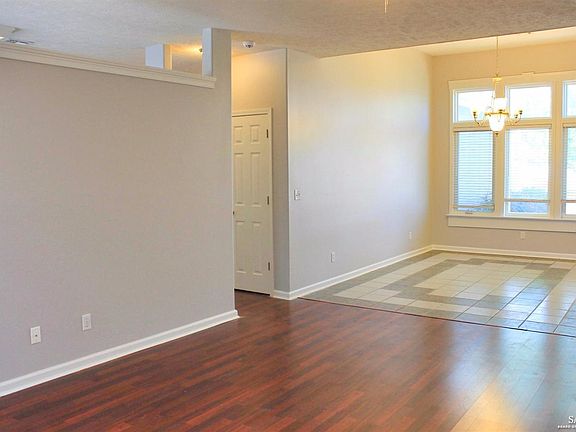 4th image of 1218 Republic Cir