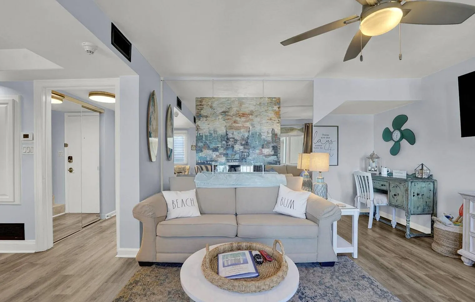2 bed, 2.0 bath, 979 sqft, $4,505 — Photo 2