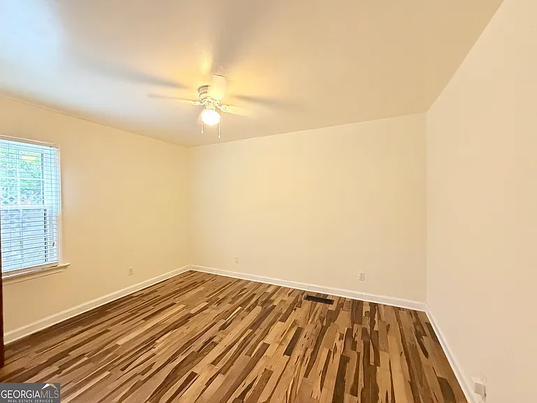 1012 Berne St SE — Photo 24
