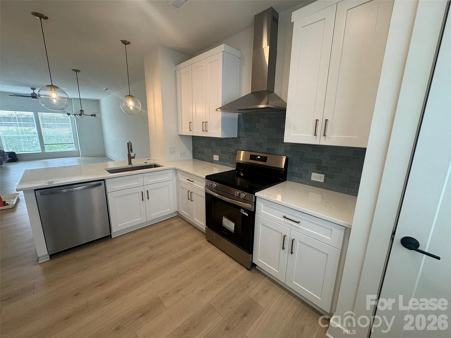 3 bed, 3.5 bath, 1681 sqft, $2,650 — Photo 2